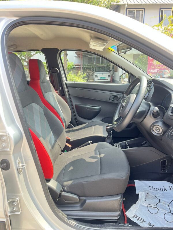 RENAULT KWID RXT PETROL - Image 6