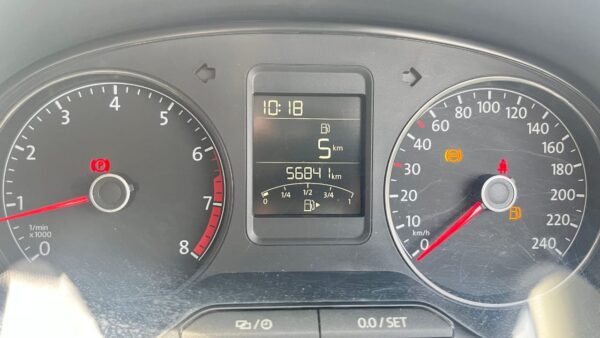 VOLKWAGEN AMEO 1.0L COMFORT LINE - Image 10