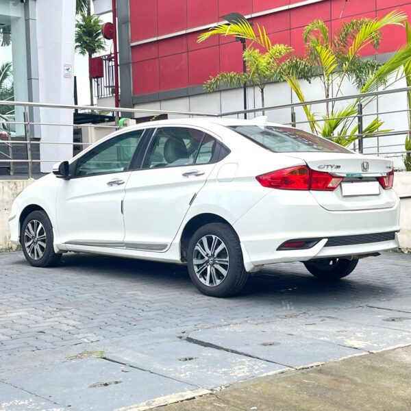 HONDA CITY 1.5 V MT (I-VTEC) - Image 6