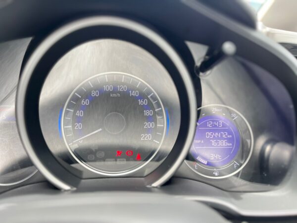 HONDA WR V 1.5 VX MT (I-DTEC) - Image 11