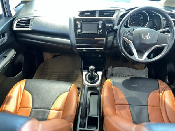 HONDA JAZZ 1.2 V MT (I-VTEC) - Image 9