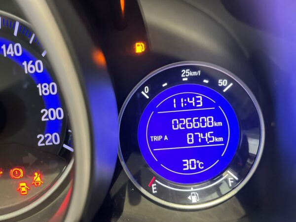 HONDA JAZZ 1.2 V MT (I-VTEC) - Image 11