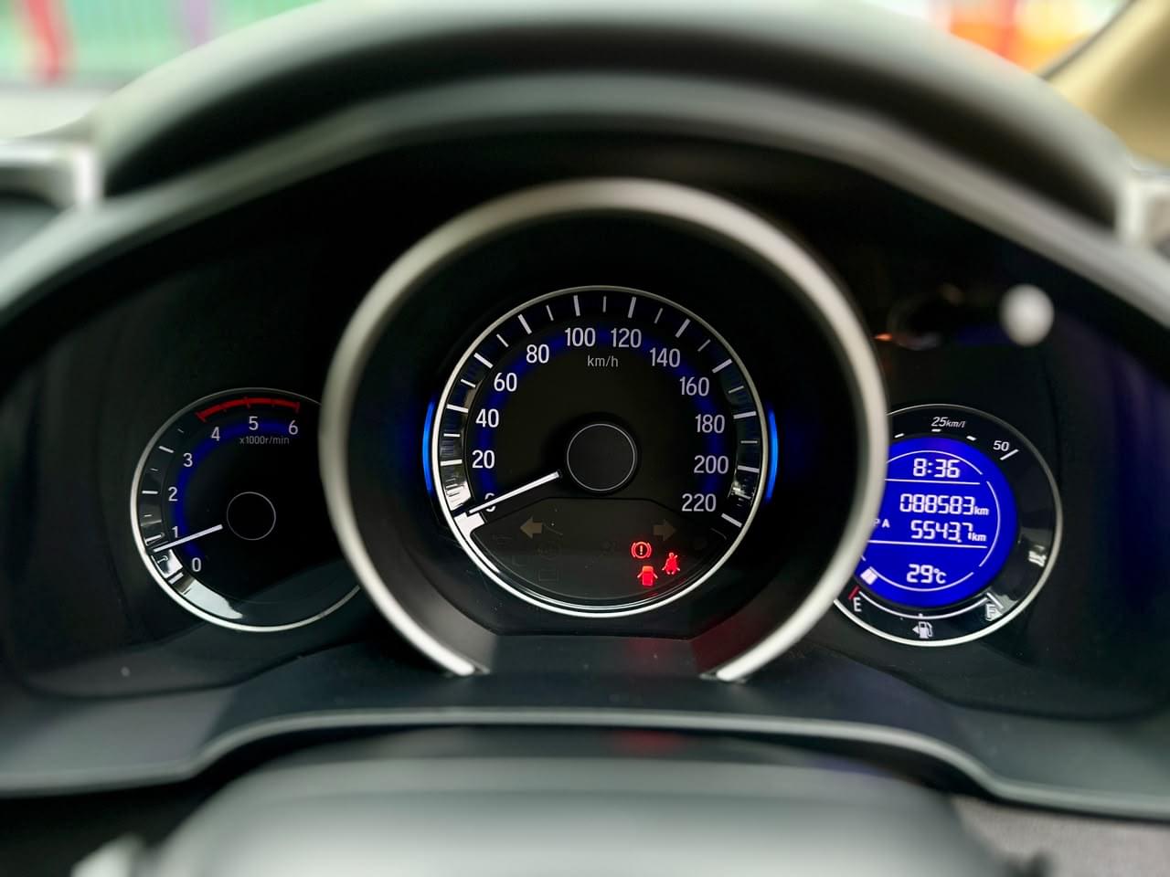 HONDA JAZZ V - Image 9